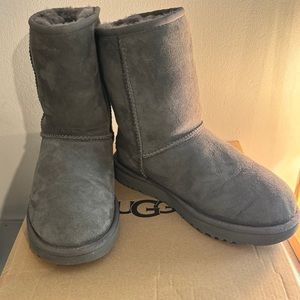 UGG Grey Short Classic Boots - Size 7